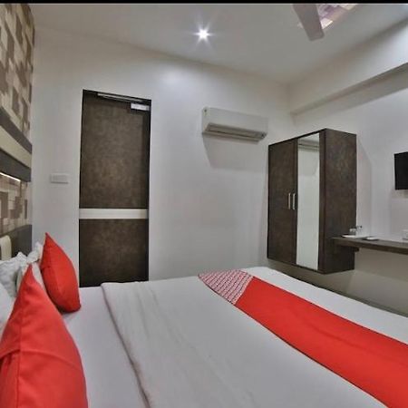 Hotel Green Apple Гандинагар Екстериор снимка