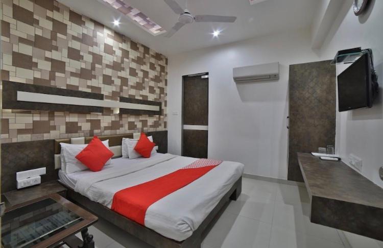 Hotel Green Apple Гандинагар Екстериор снимка