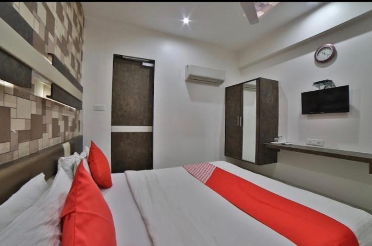 Hotel Green Apple Гандинагар Екстериор снимка