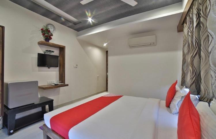 Hotel Green Apple Гандинагар Екстериор снимка
