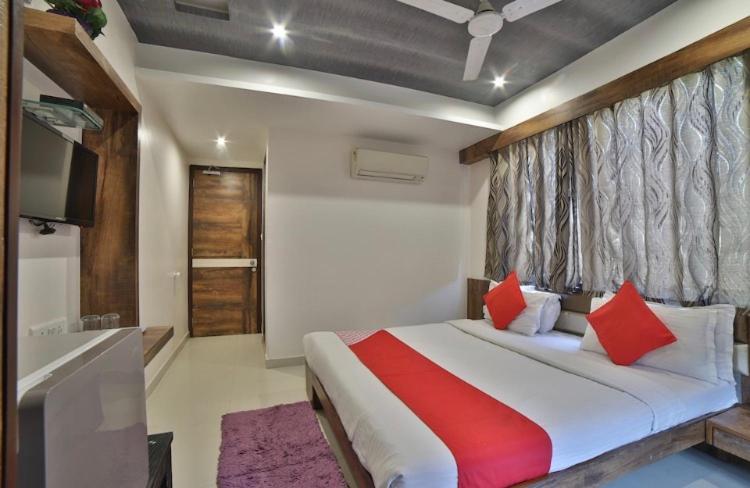 Hotel Green Apple Гандинагар Екстериор снимка