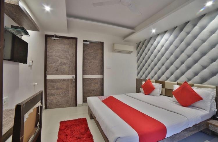 Hotel Green Apple Гандинагар Екстериор снимка