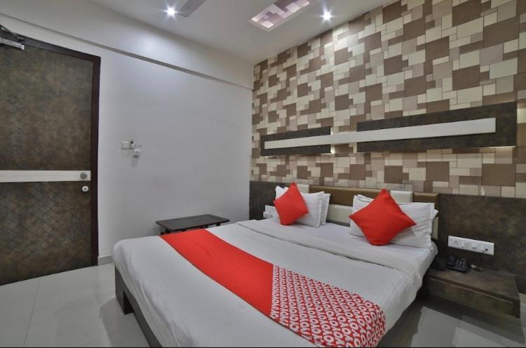 Hotel Green Apple Гандинагар Екстериор снимка